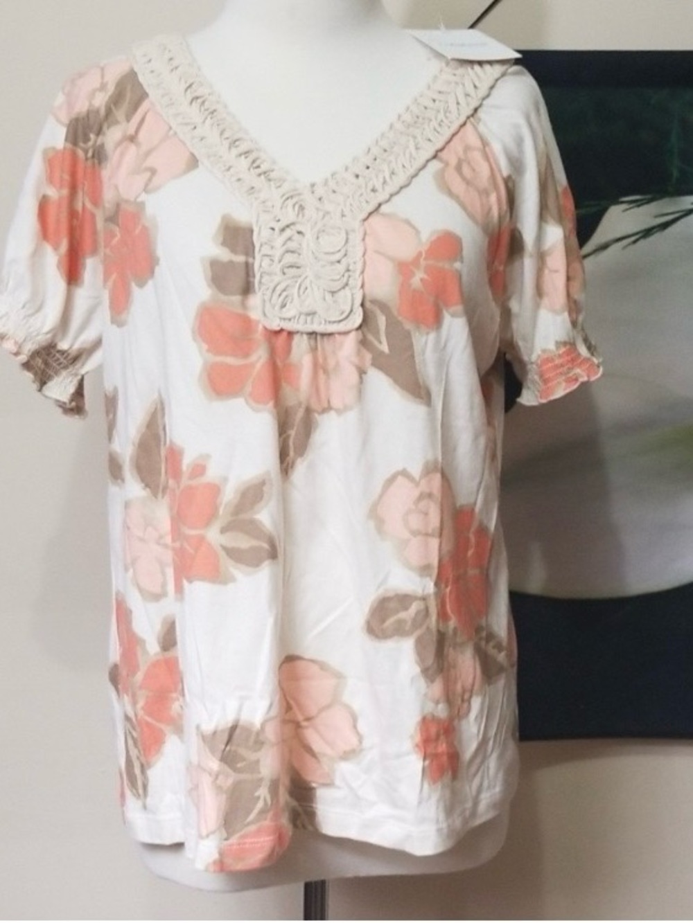 NWT Croft & Barrow V Neck Floral Tshirt